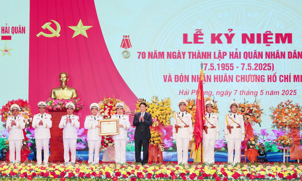  Chủ tịch nước Lương Cường: Hải quân cần phát huy truyền thống làm chủ vùng biển, quyết chiến, quyết thắng